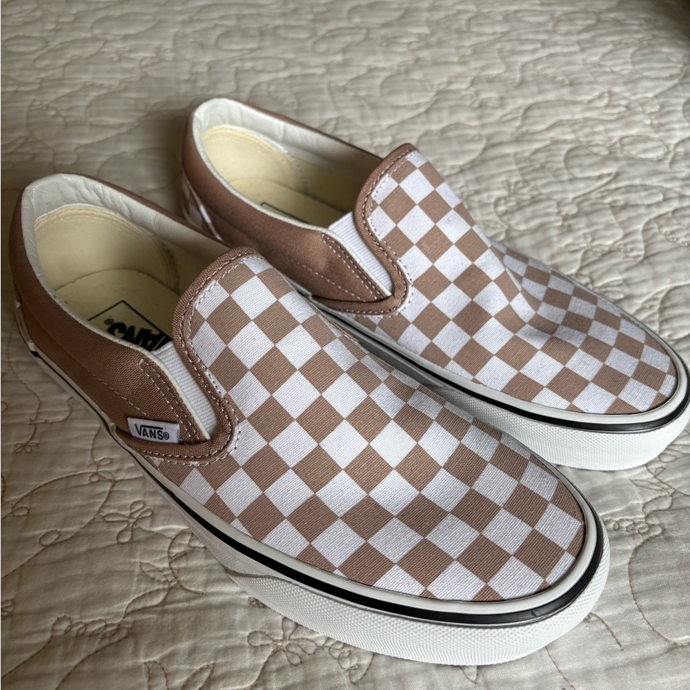 NWOT Vans Checkerboard Slip On Shoe, Warm Taupe, women’s 9.5